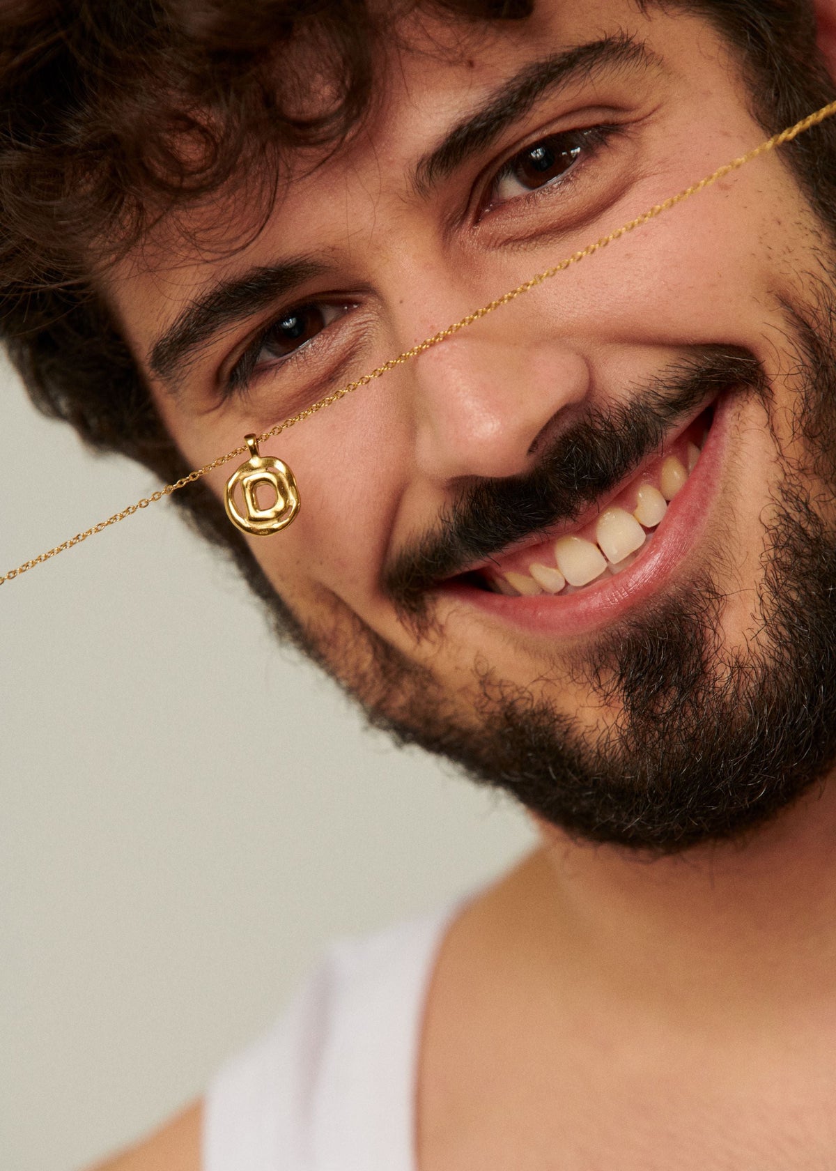 D - KİMLİK